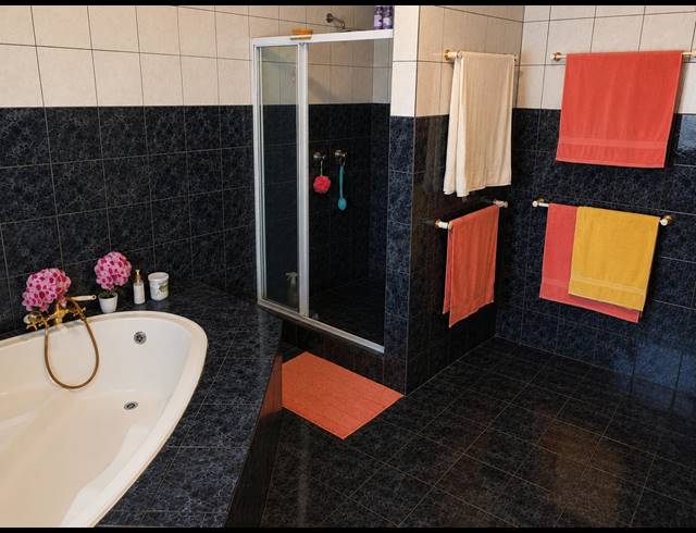 5 BEDROOM FREEHOLD FOR SALE IN CASHAN